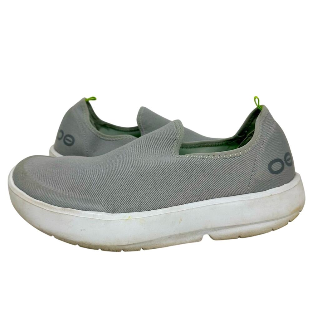 OOFOS OOM eeZee Low Slip On Recovery Sneaker - GREY WHITE